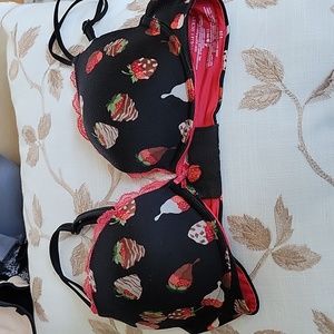 VS PUSHUP VALENTINES DAY BRA